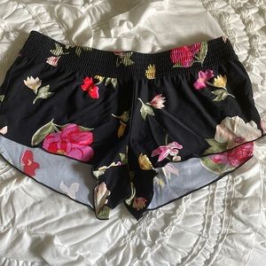 Billabong shorts size medium